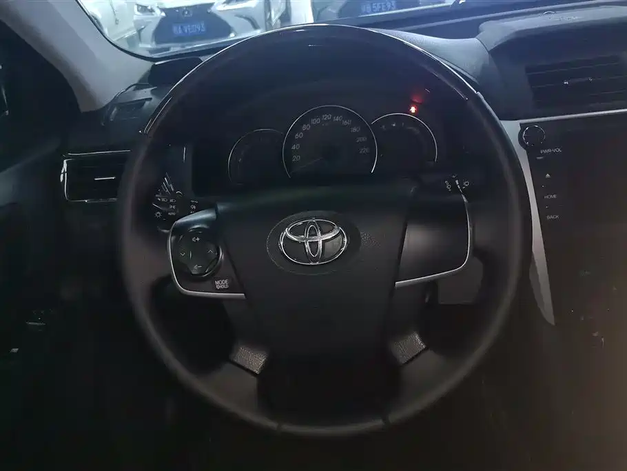 Toyota Camry 2015 2.0E Elite Edition фото 15