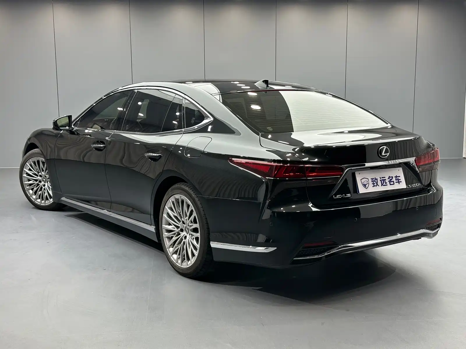 Фото 6 - Lexus LS