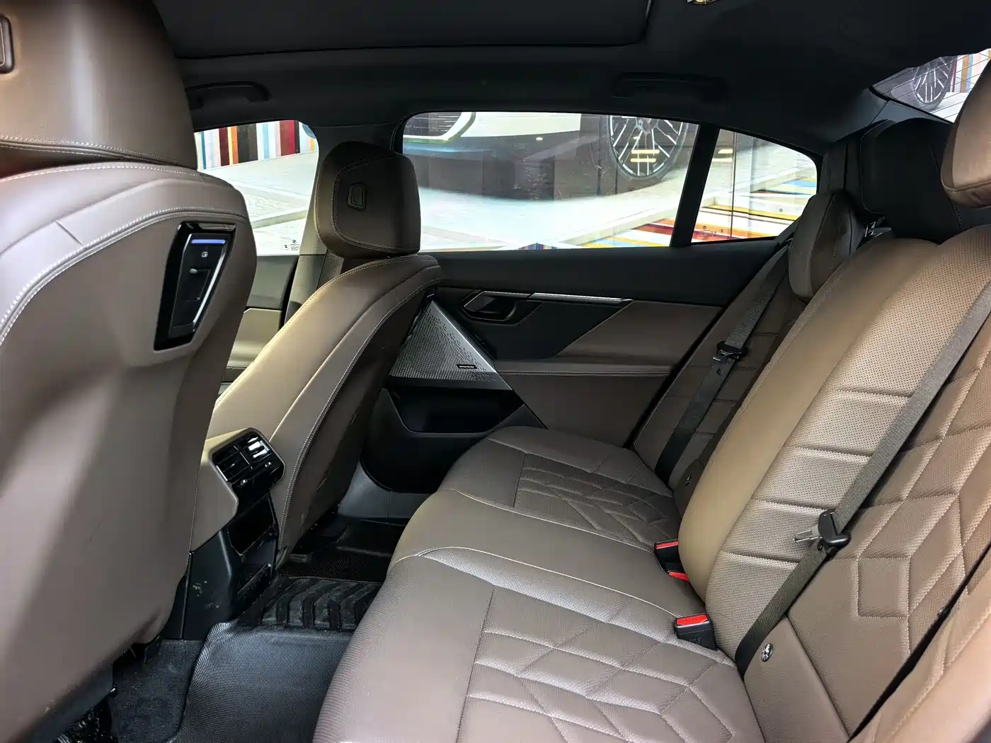 BMW 5 Series 2024 525Li Luxury Package фото 8