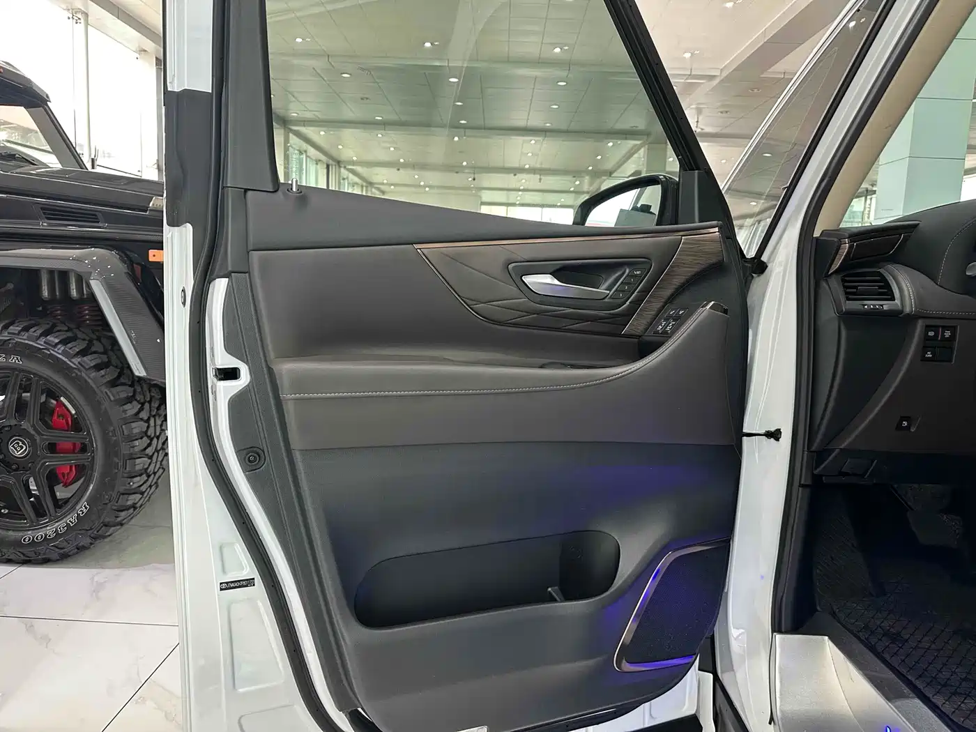 Toyota Vellfire 2024 Crown Hybrid 2.5L Executive Premium Edition фото 5