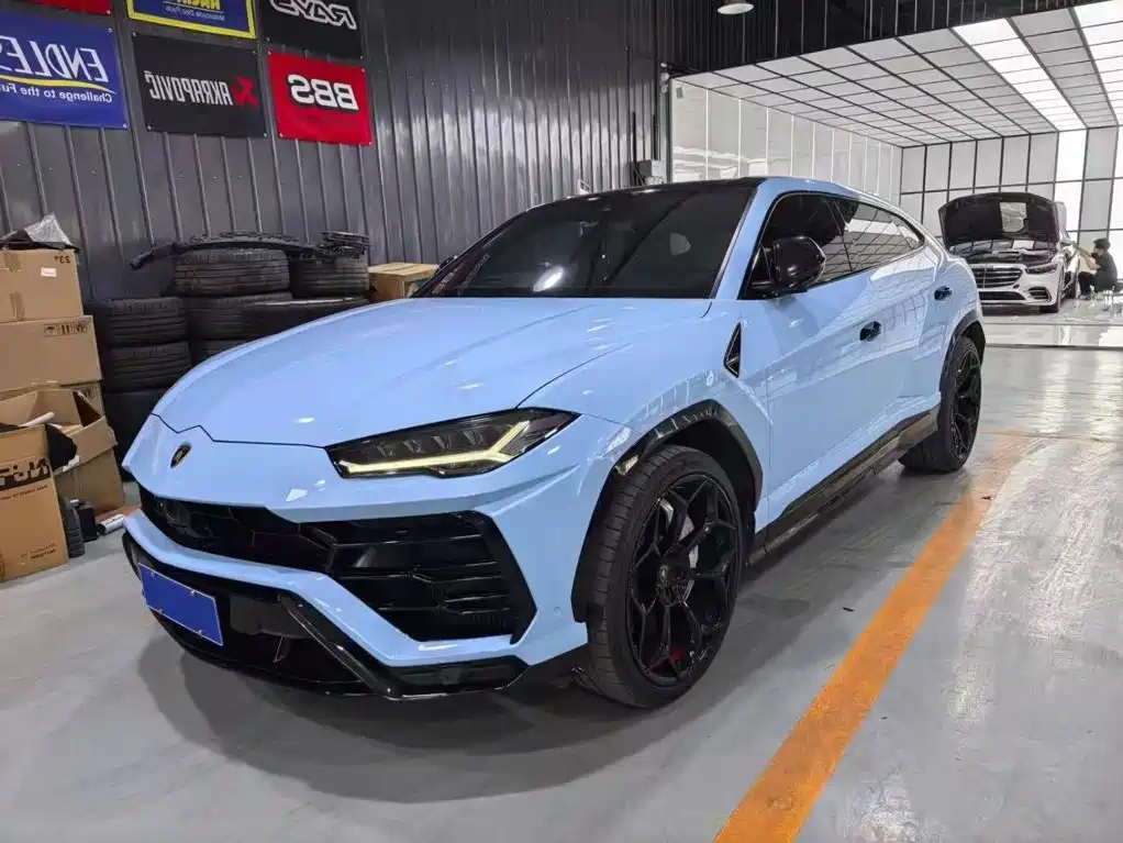 Фото 1 - Lamborghini Urus