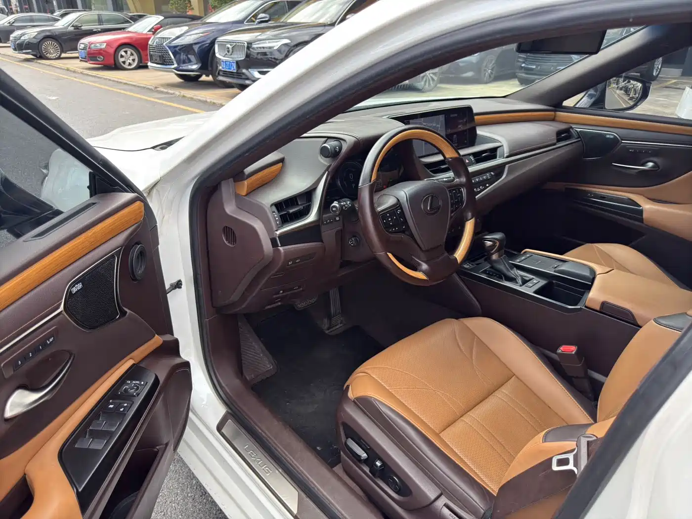 Фото 4 - Lexus ES