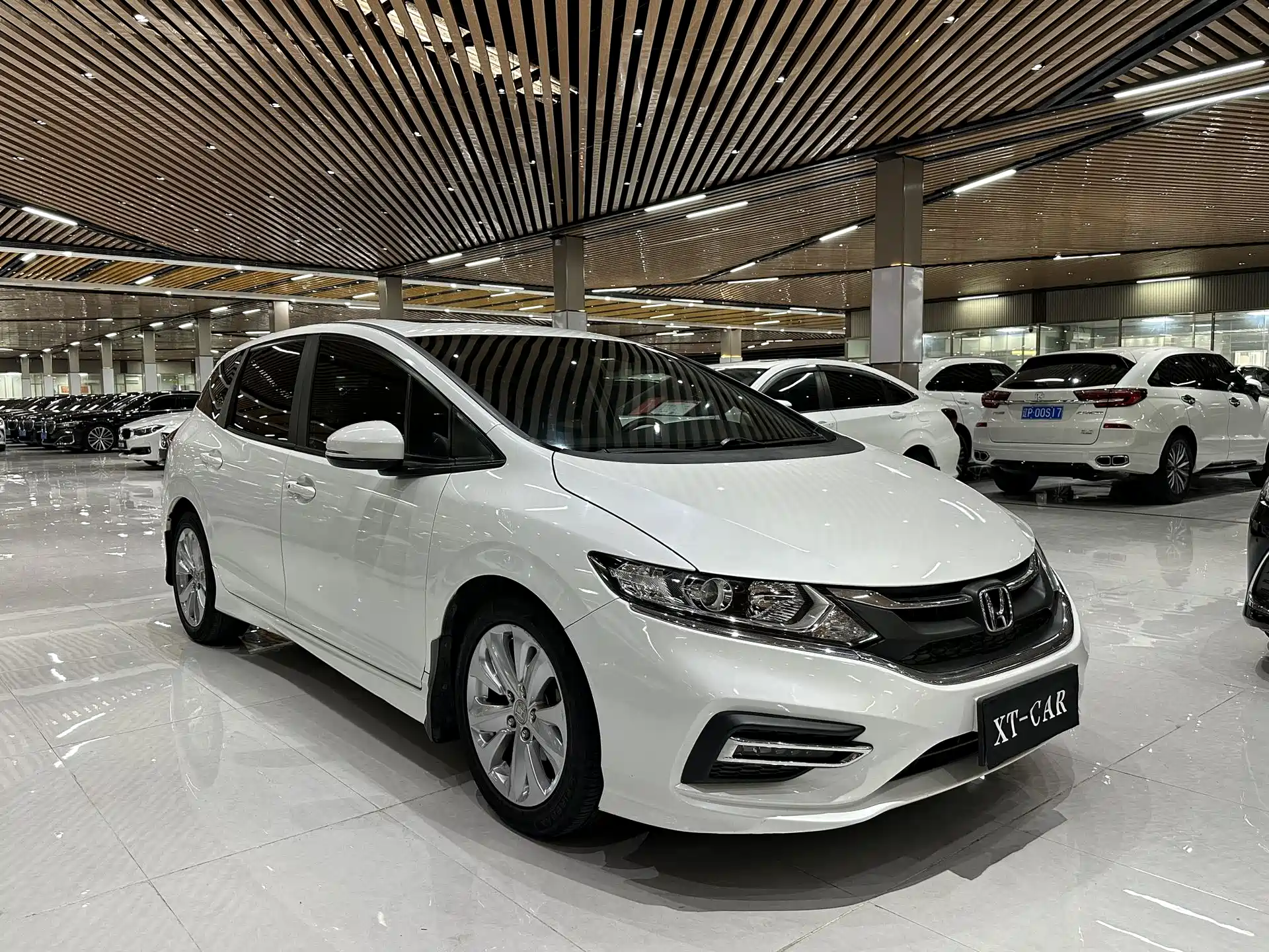 Фото 3 - Honda Jade