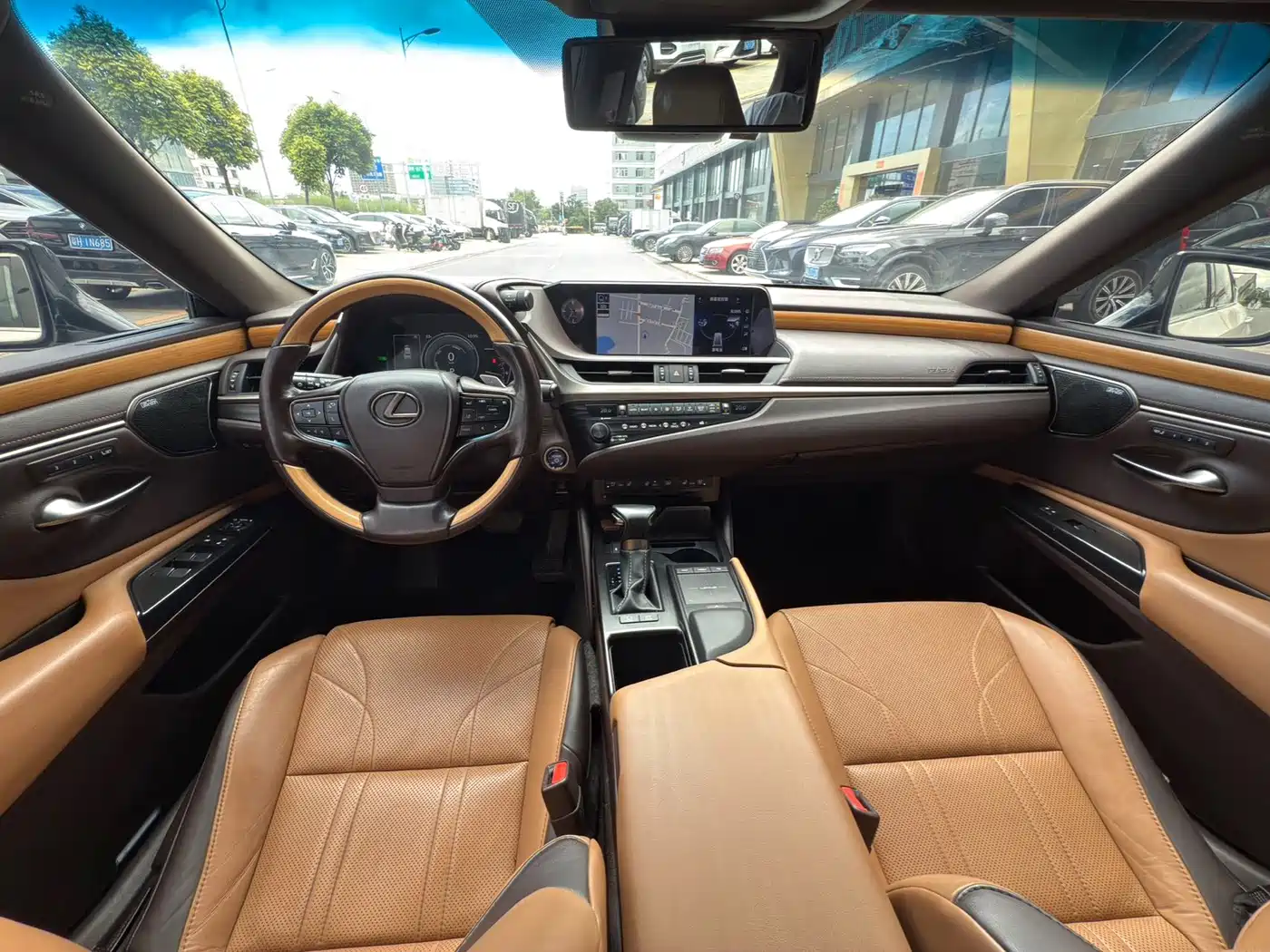 Фото 6 - Lexus ES