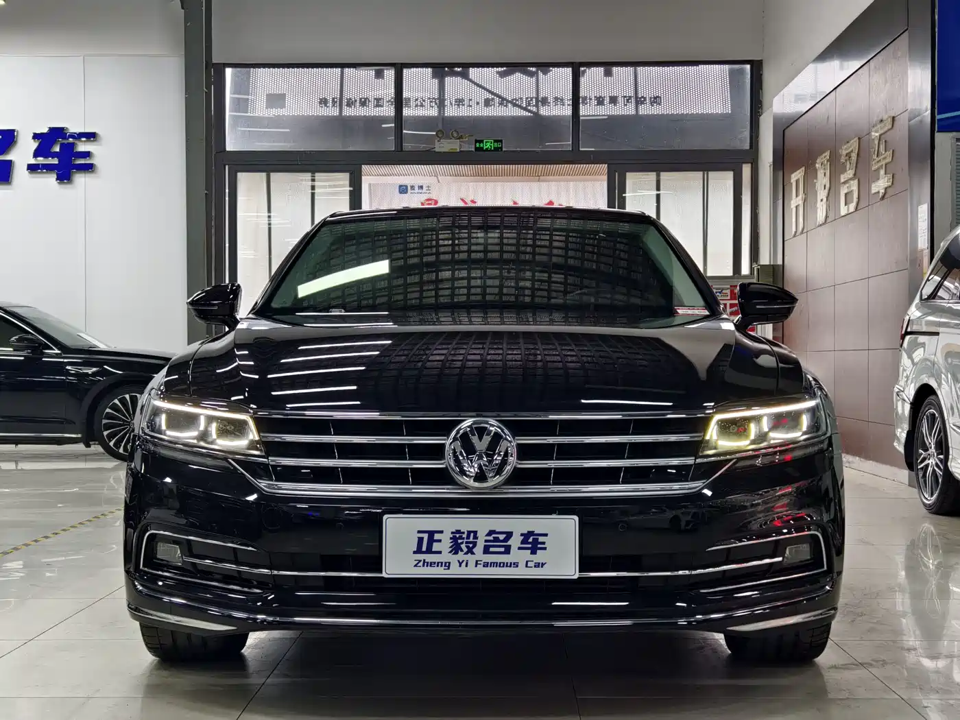 Volkswagen Phideon 2018 Facelift 380TSI FWD Flagship фото 2