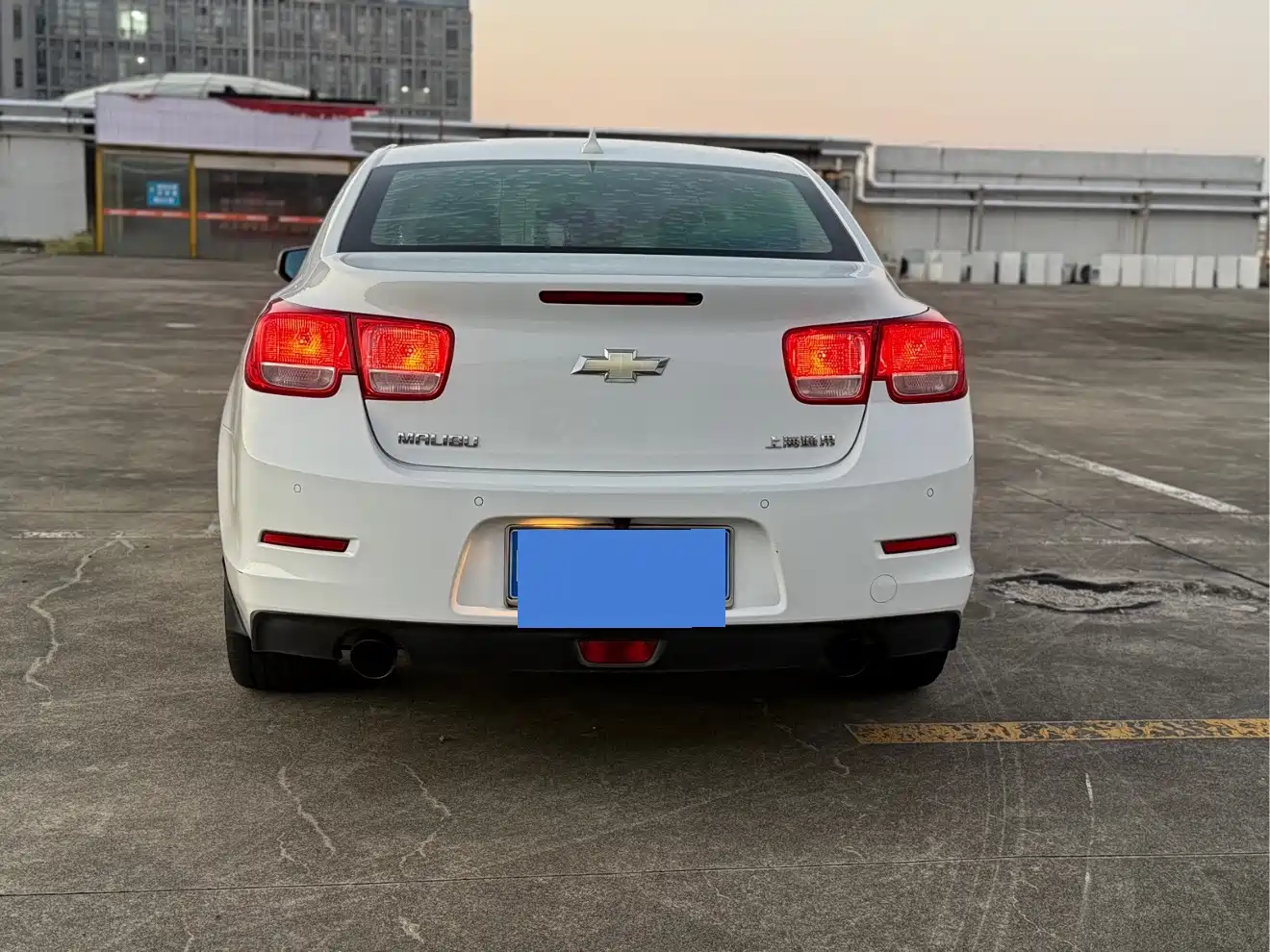 Photo 5 - Chevrolet Malibu