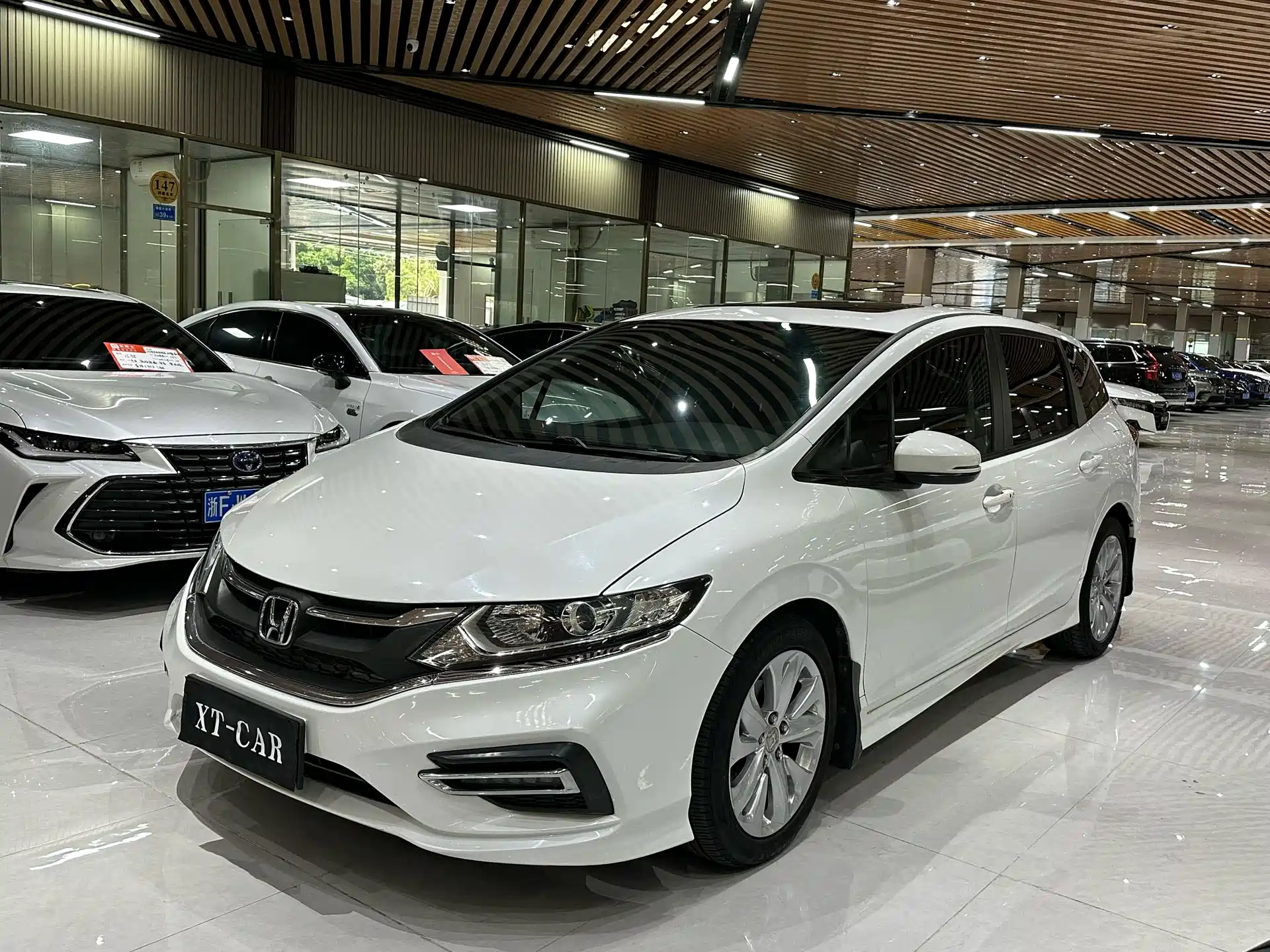 Фото 1 - Honda Jade