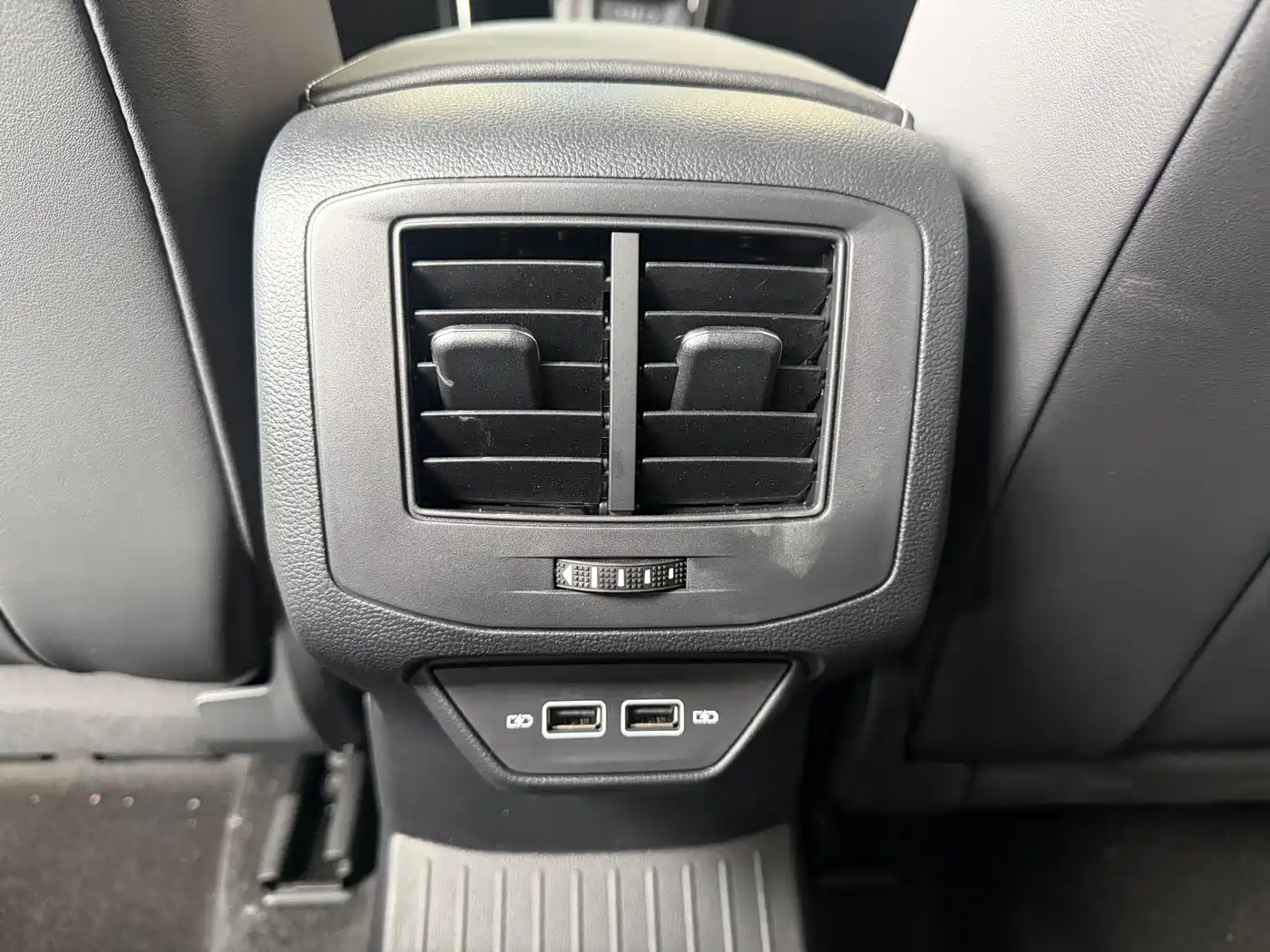 Volkswagen T-ROC 2026 300TSI DSG 2WD Morning Light Edition фото 10