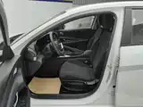 Фото 9 - Hyundai Elantra