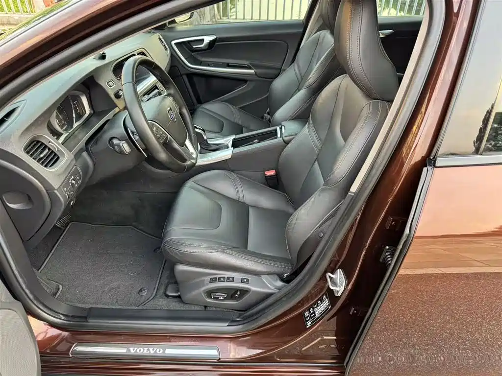 Volvo V60 2018 2017 Cross Country T5 AWD China V
