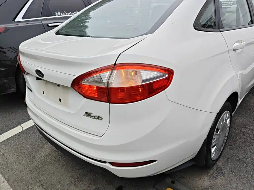 Ford Fiesta 2015 2013 Sedan 1.5L Manual Trend