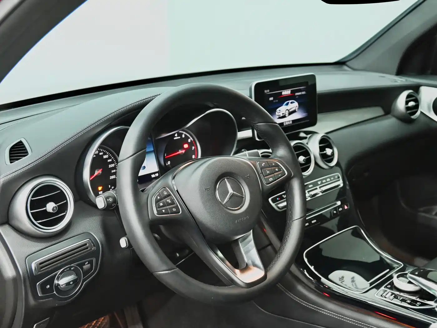 Mercedes-Benz GLC Coupe 2019 GLC 200 4MATIC Coupe SUV фото 17