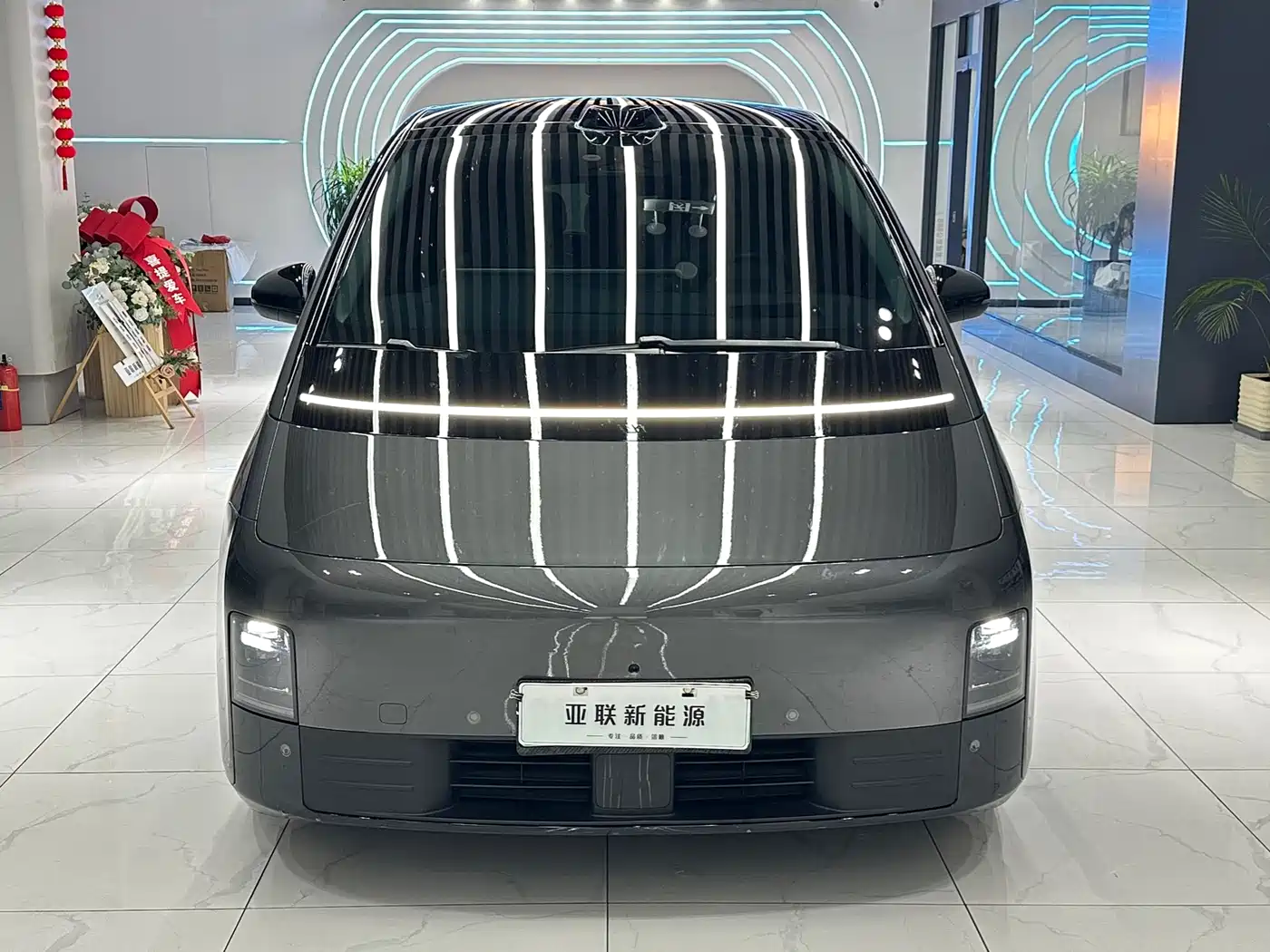 Фото 2 - Li Auto MEGA
