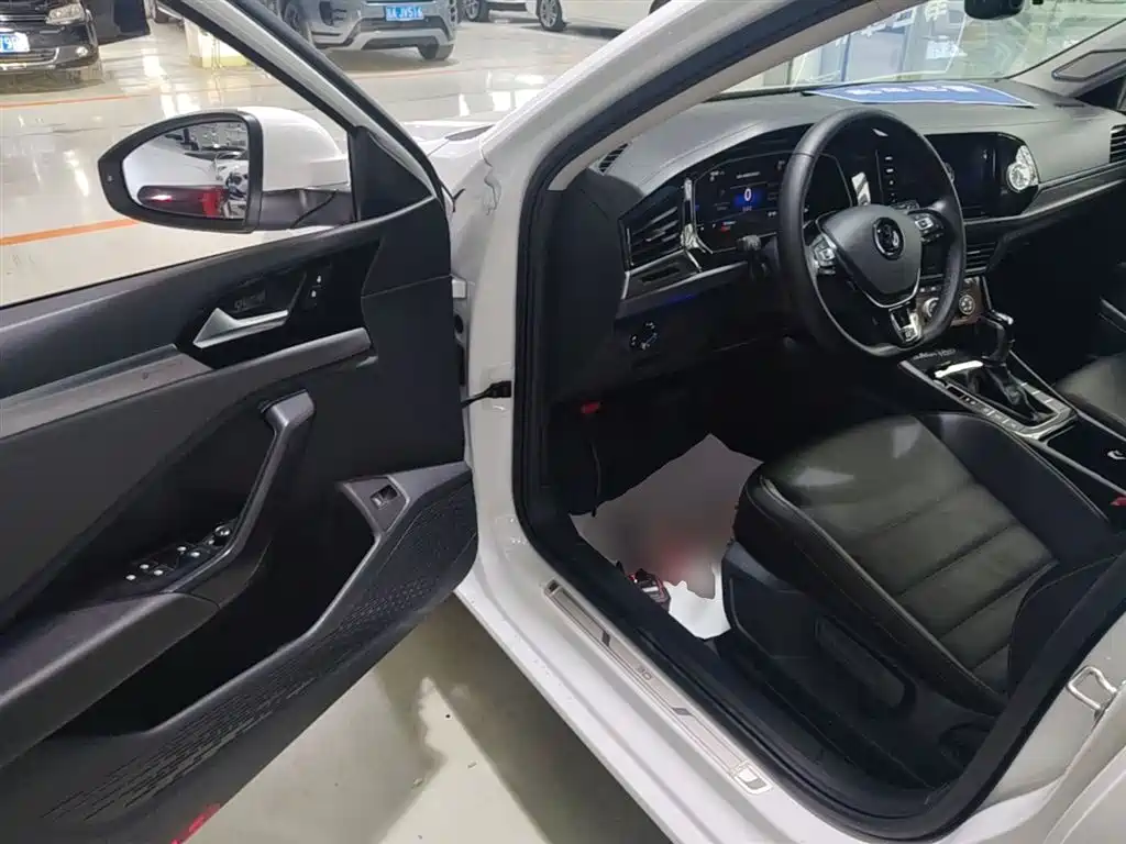 Volkswagen Sagitar 2021 280TSI DSG 30th Anniversary Edition фото 16