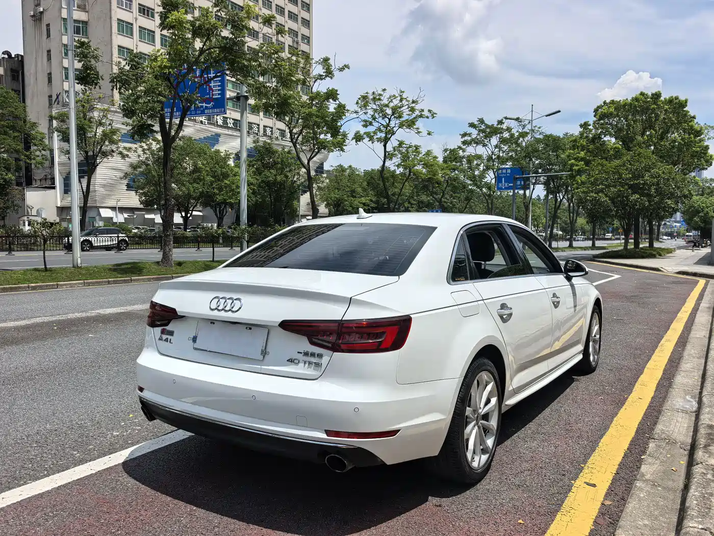 Photo 19 - Audi A4L