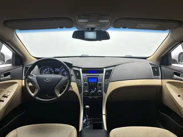 Hyundai Sonata 2011 2.0L Automatic Fashion фото 8