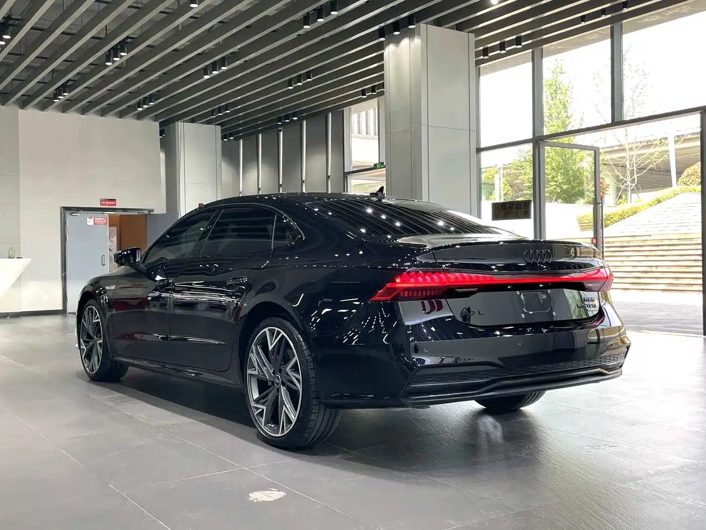 Audi A7L 2023 55 TFSI quattro S-line Black Warrior Edition фото 9