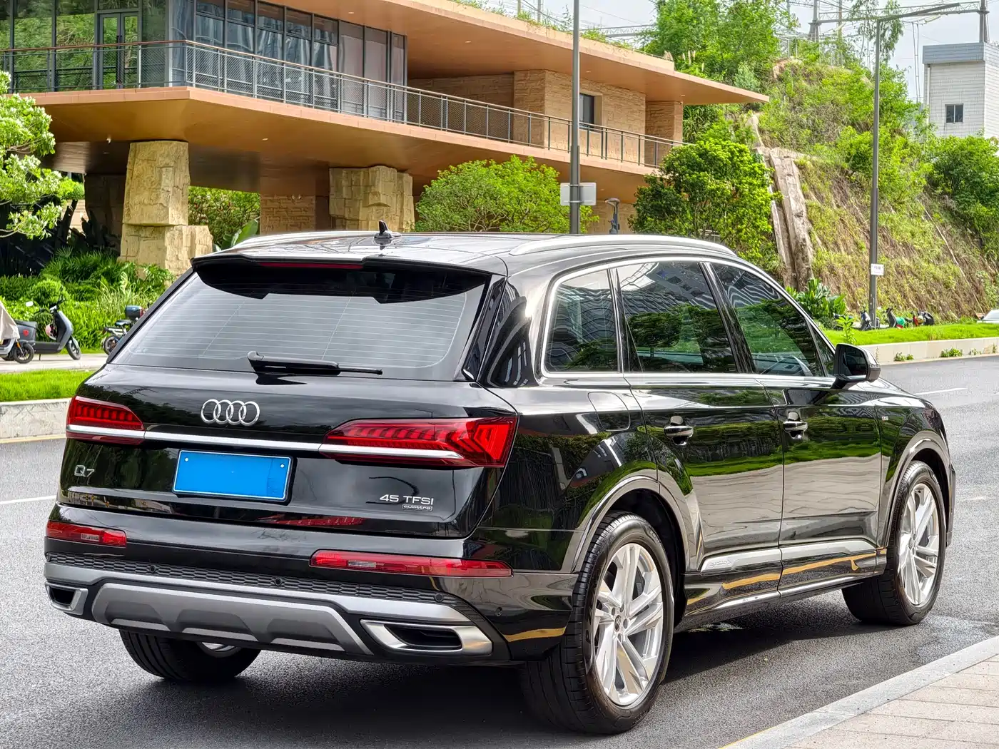AUDI Q7