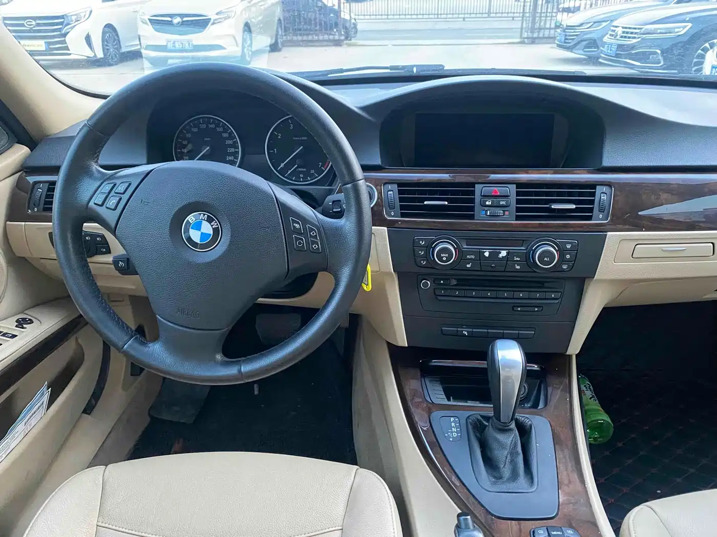 BMW 3 Series (Import) 2010 320i Luxury фото 10