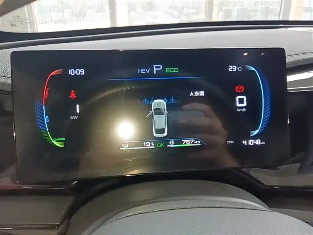 BYD Qin PLUS 2024 Glory Edition DM-i 55KM Leading фото 12