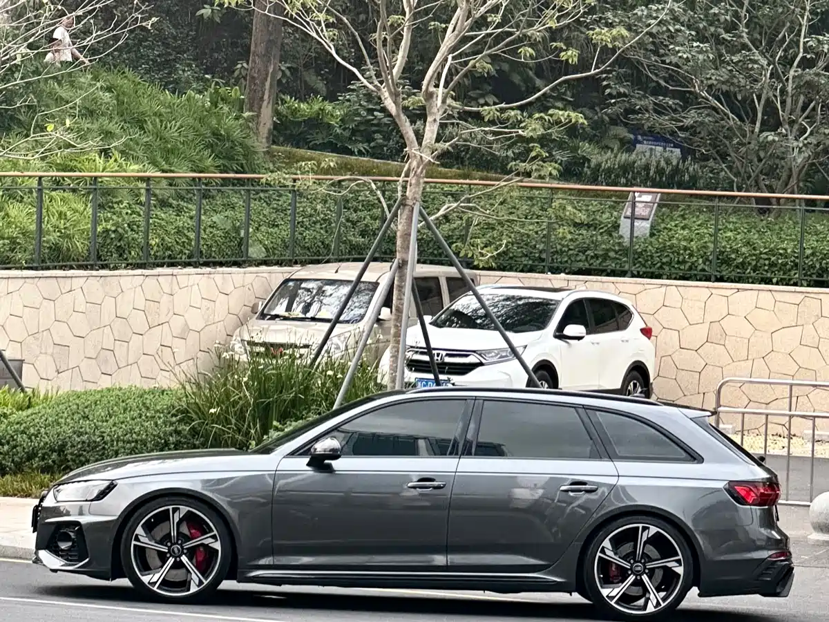 AUDI RS 4