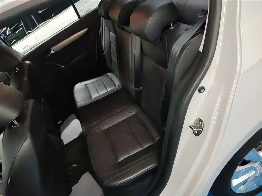 Volkswagen Lavida 2013 Facelift Classic 1.6L Automatic Comfort фото 17
