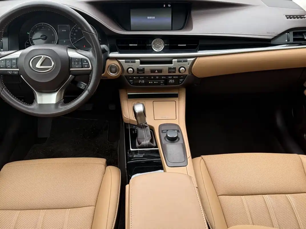 Lexus ES 2016 200 Midnight Special Limited Edition фото 8