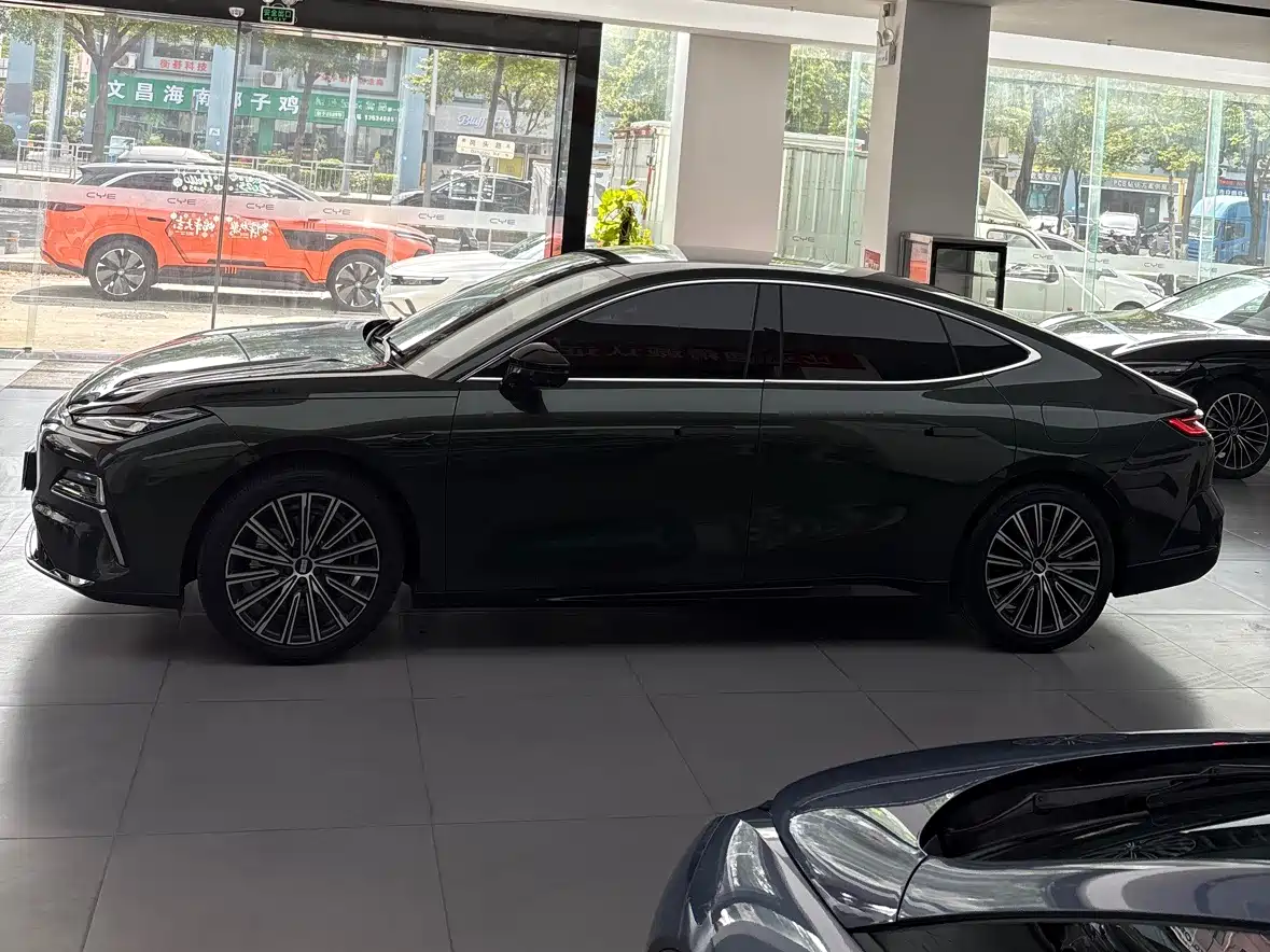 Geely Galaxy Galaxy Xingyao 8 2025 2025 Model 130km EM-i Flagship Edition