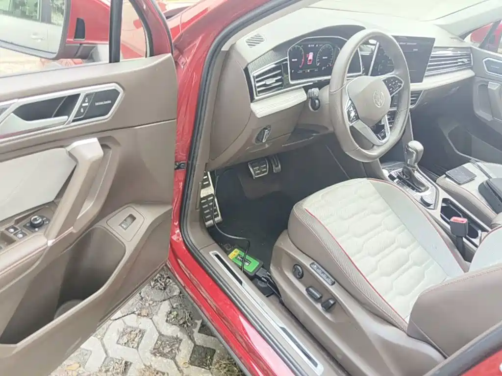 Фото 21 - Volkswagen Tiguan L