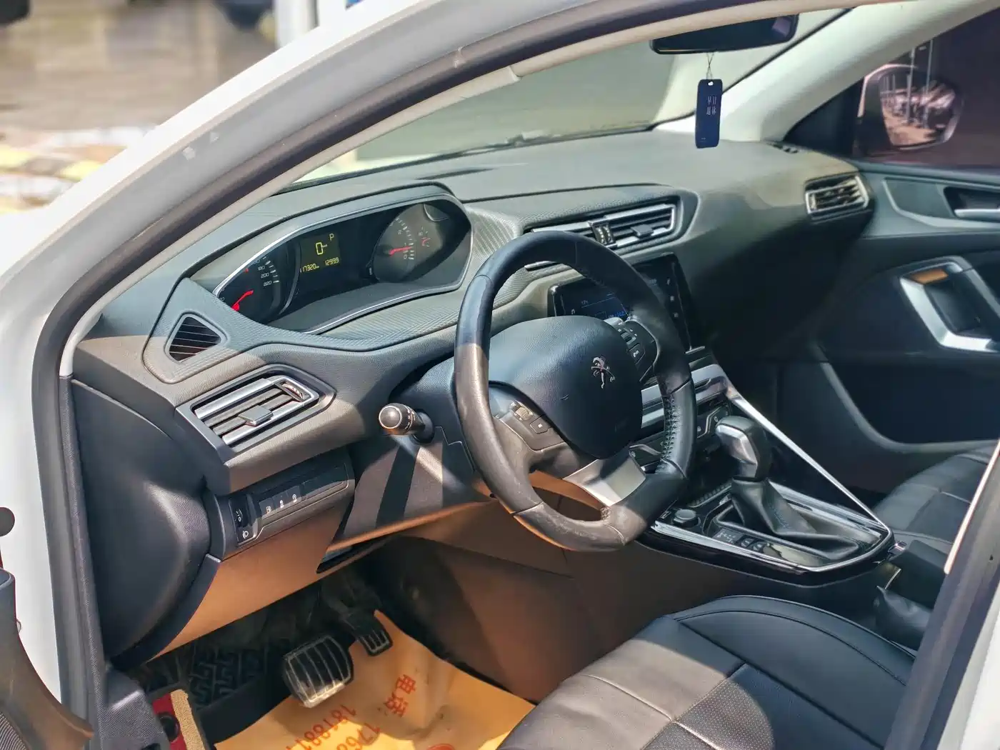 Peugeot 308 2016 1.6L Automatic Luxury фото 10