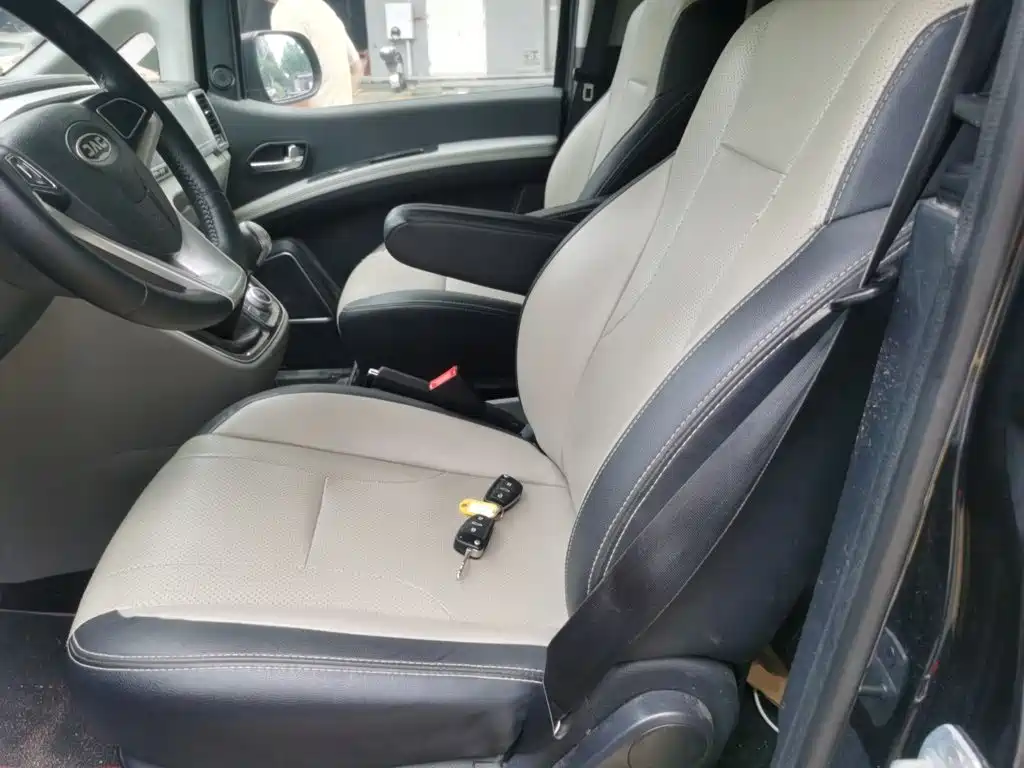 JAC Refine Refine M4 2017 2016 2.0L Manual Luxury