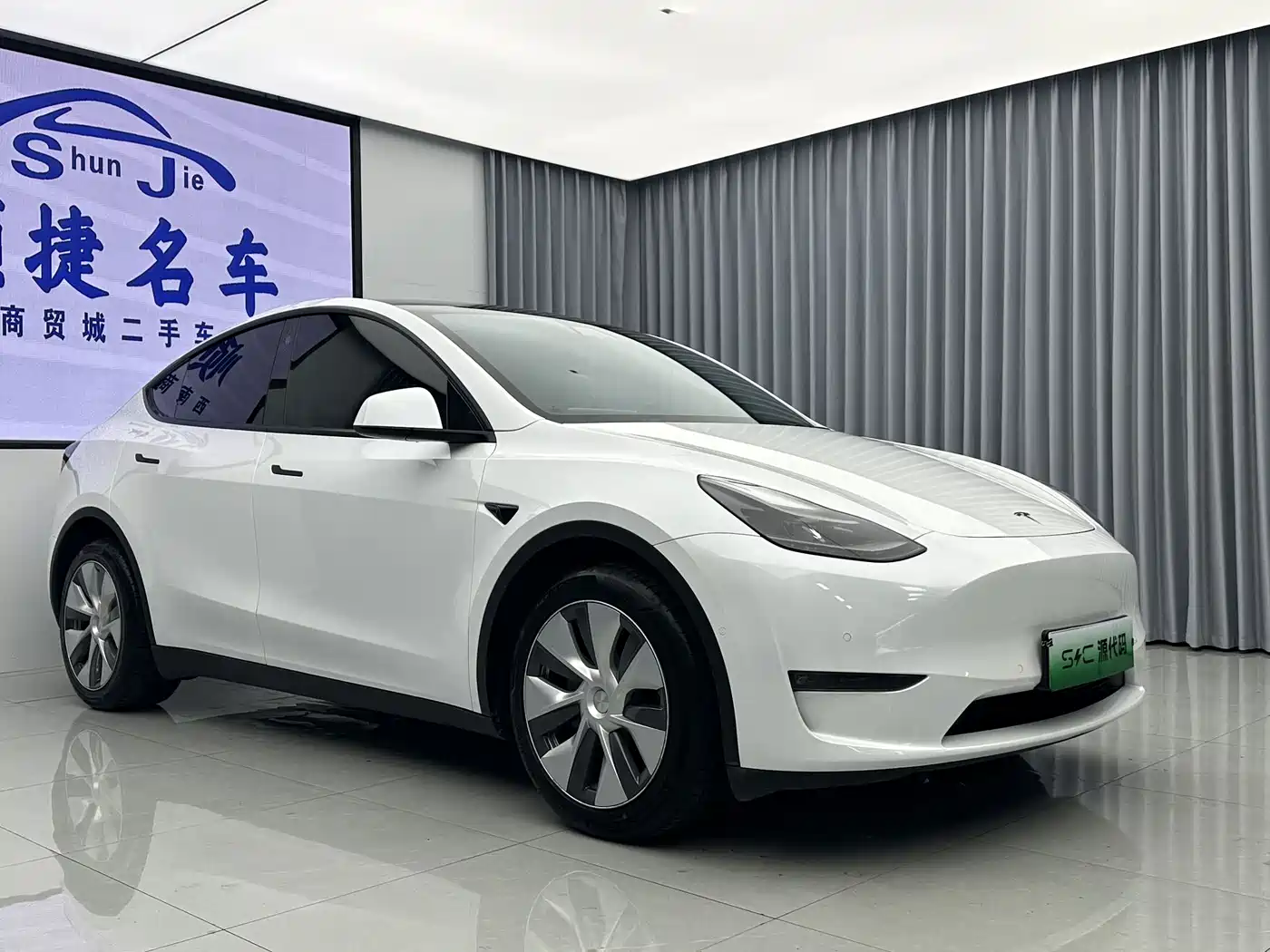 TESLA MODEL Y