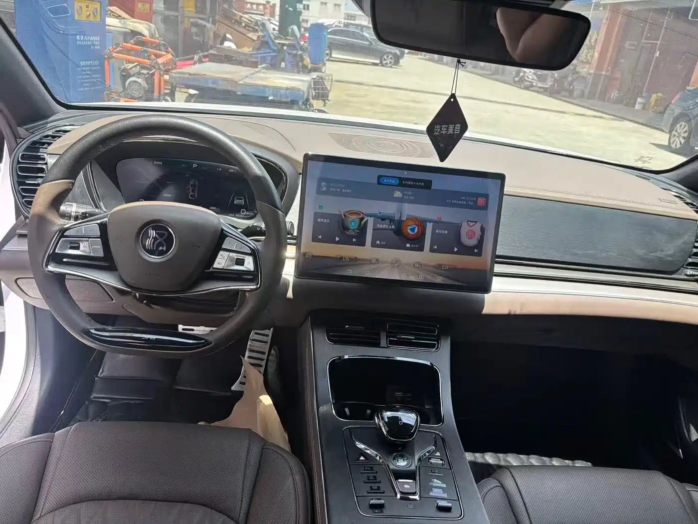 BYD Han 2022 DM-i 121KM Premium фото 4