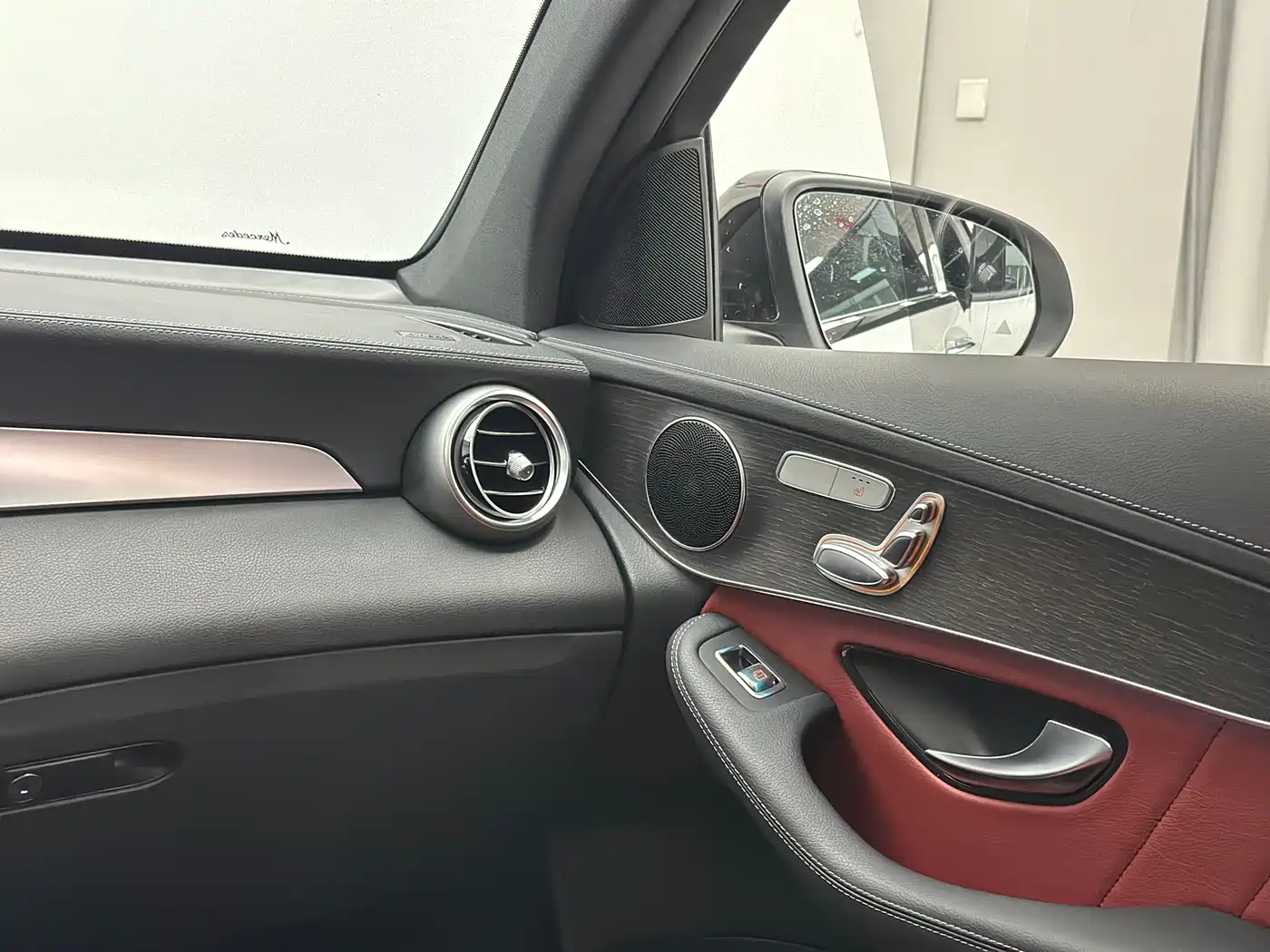Mercedes-Benz GLC Coupe 2020 GLC 300 4MATIC Coupe SUV фото 36