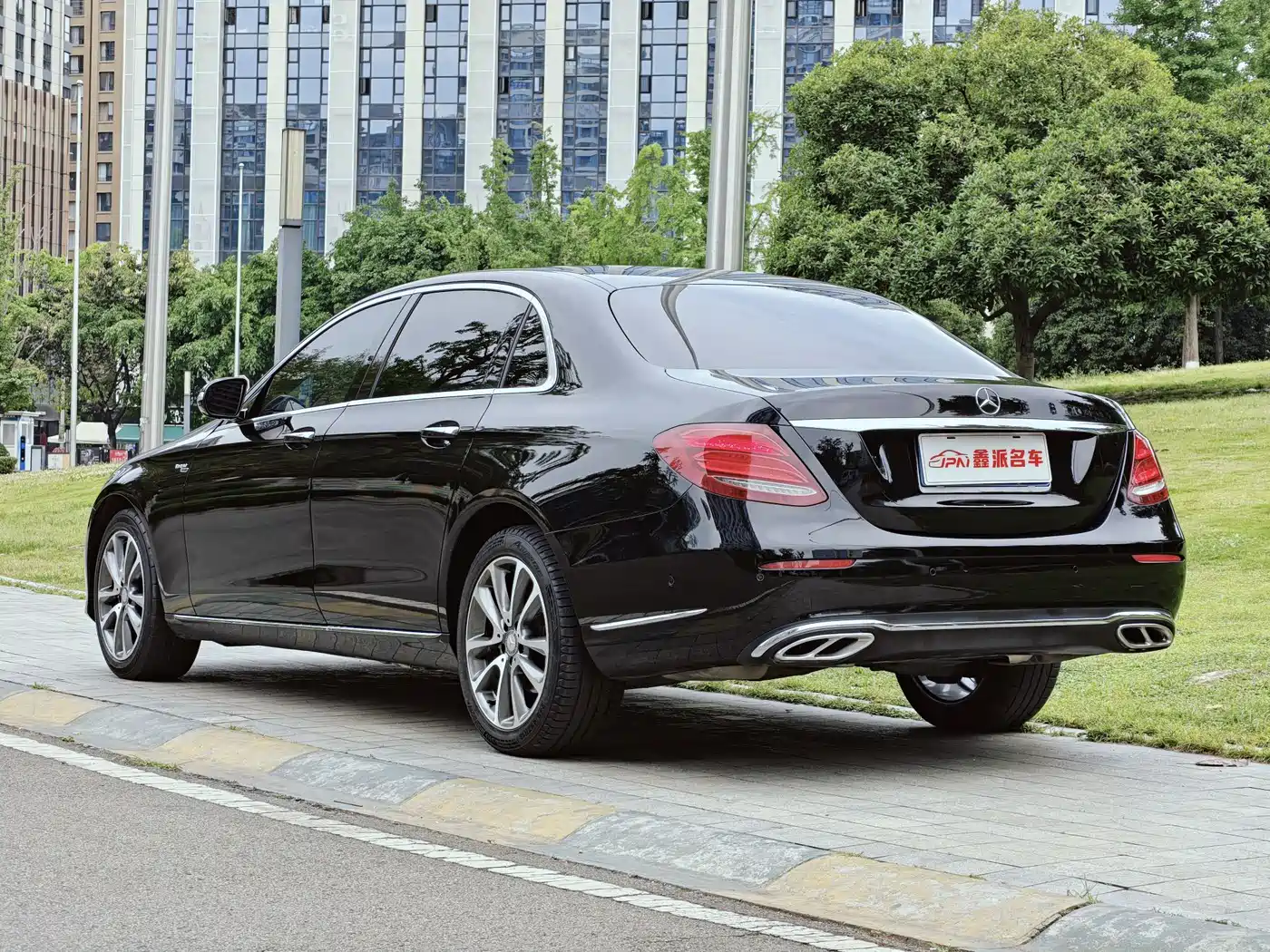 Mercedes-Benz E-Class 2017 E 200 L 4MATIC фото 3