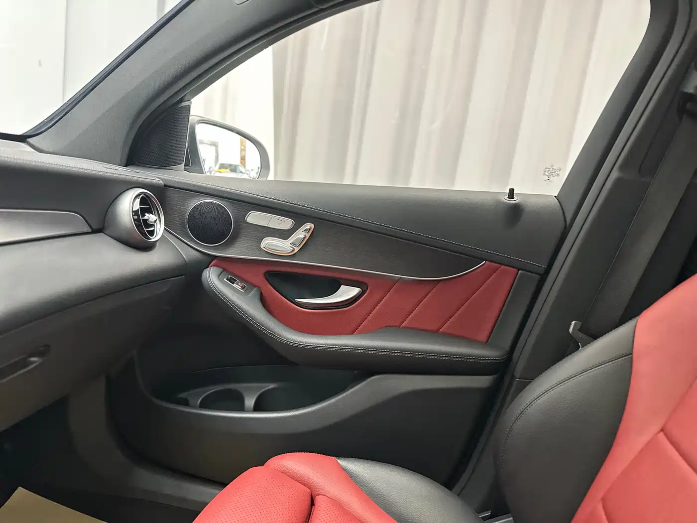 Mercedes-Benz GLC Coupe 2020 GLC 300 4MATIC Coupe SUV фото 27