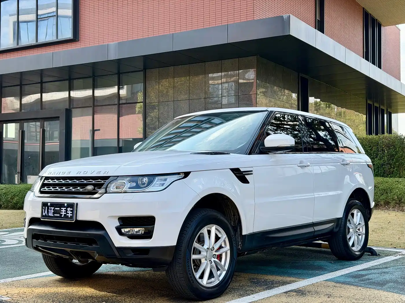 Land Rover Range Rover Sport 2016 Model 3.0 SC V6 SE