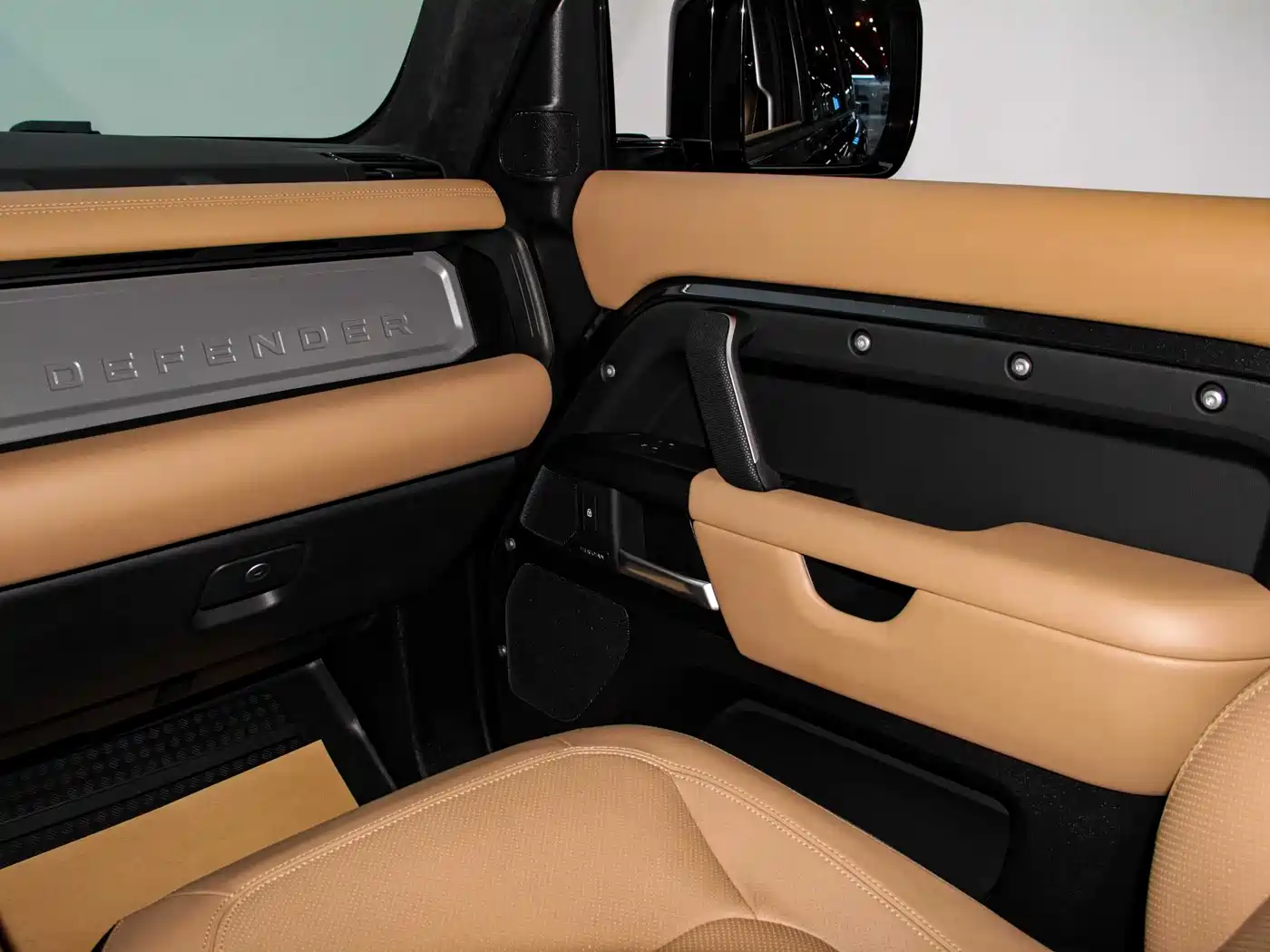 Land Rover Defender 2025 110 3.0T P400 Dark Special Edition фото 4