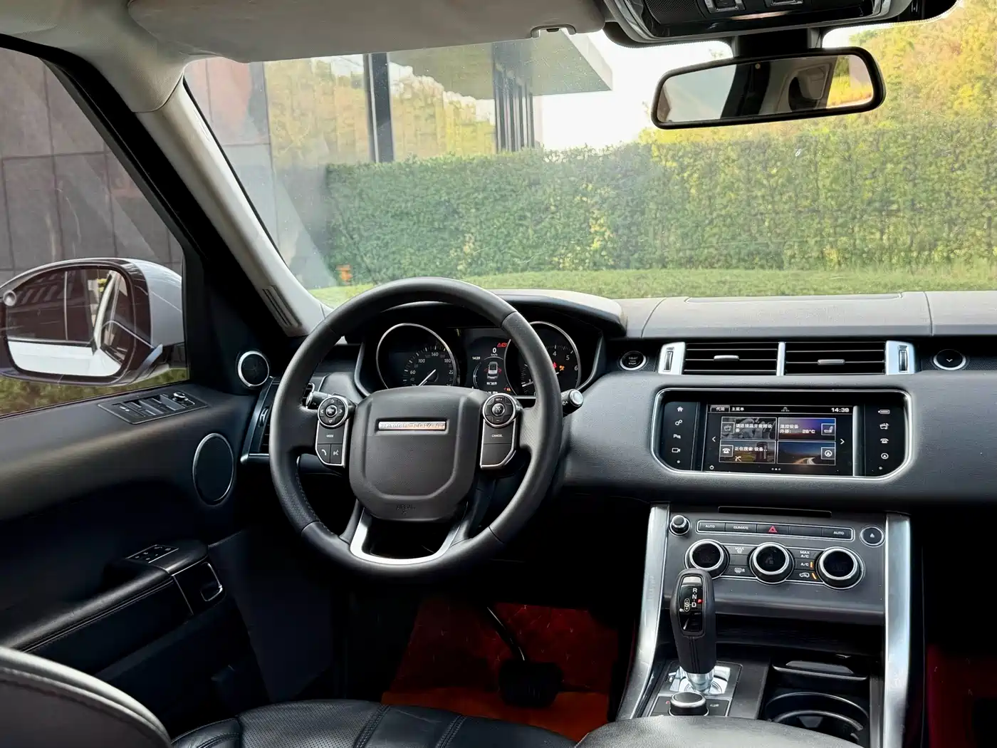Land Rover Range Rover Sport 2016 Model 3.0 SC V6 SE фото 18