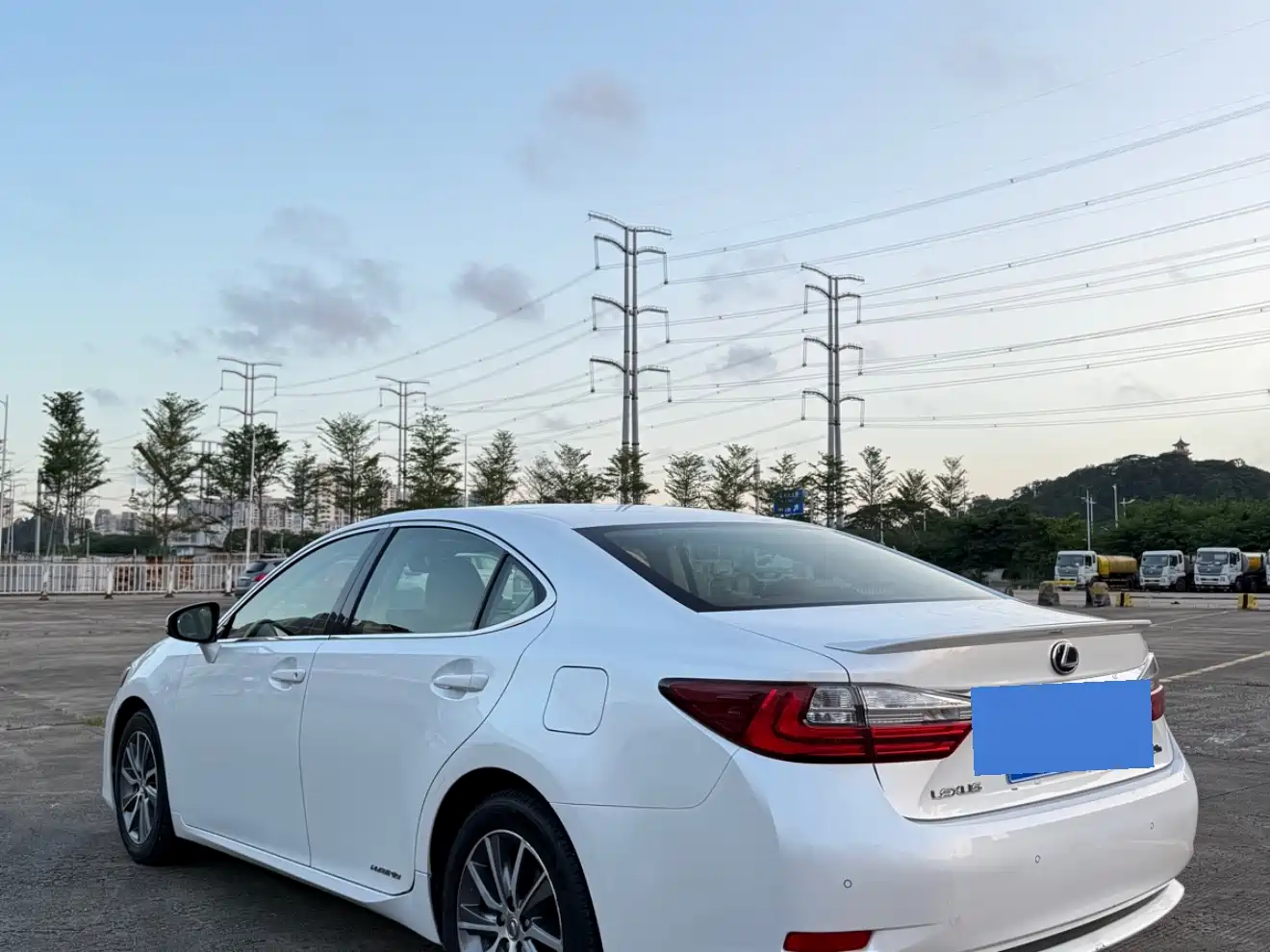 Фото 9 - Lexus ES