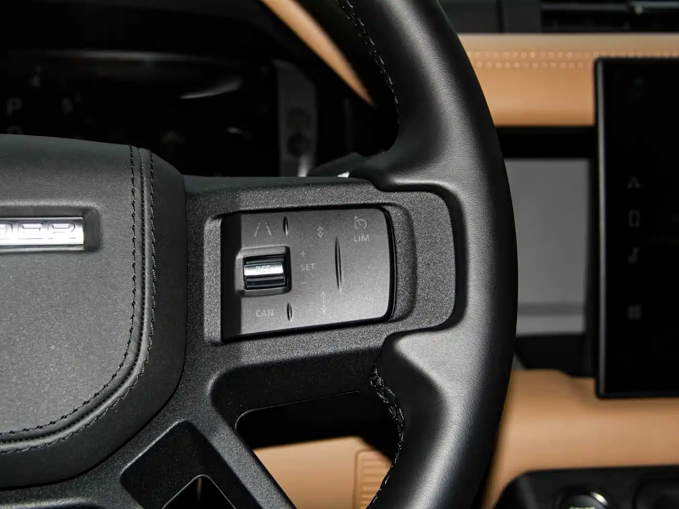 Land Rover Defender 2025 110 3.0T P400 Dark Special Edition фото 20