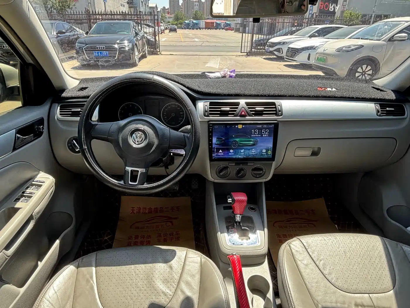 Volkswagen Bora 2011 1.6L Automatic Comfort фото 8