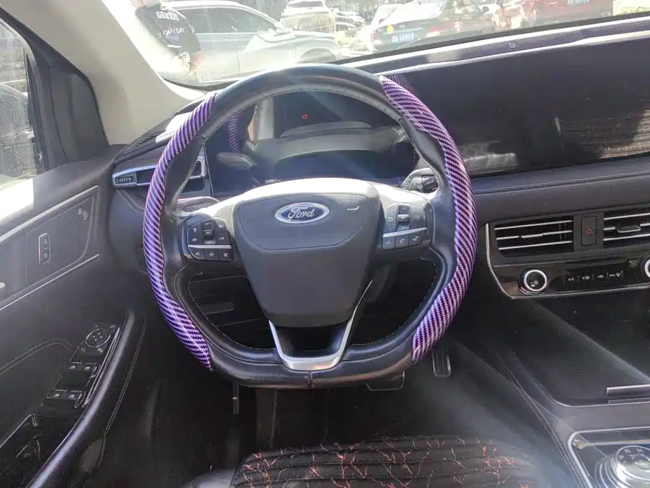 Фото 15 - Ford Edge