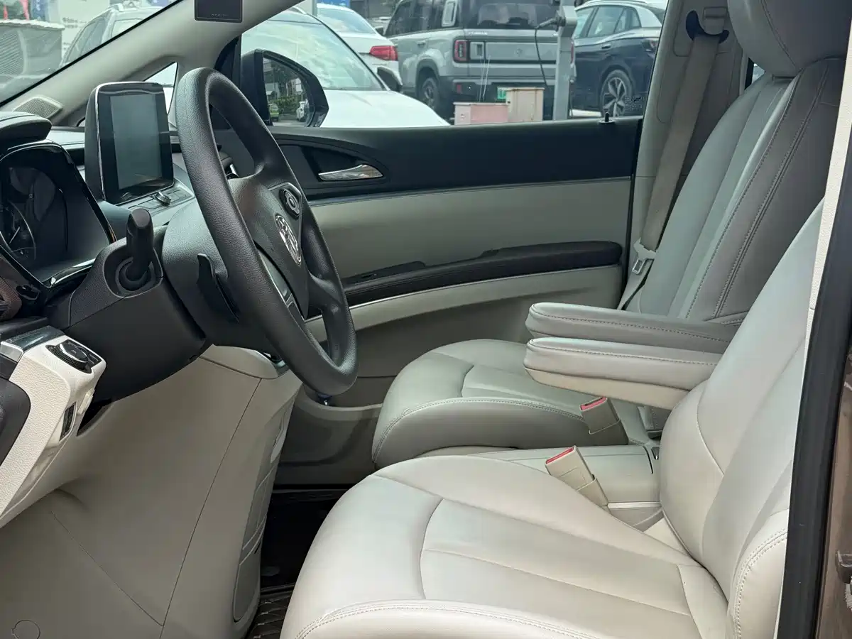 Фото 8 - Buick GL8