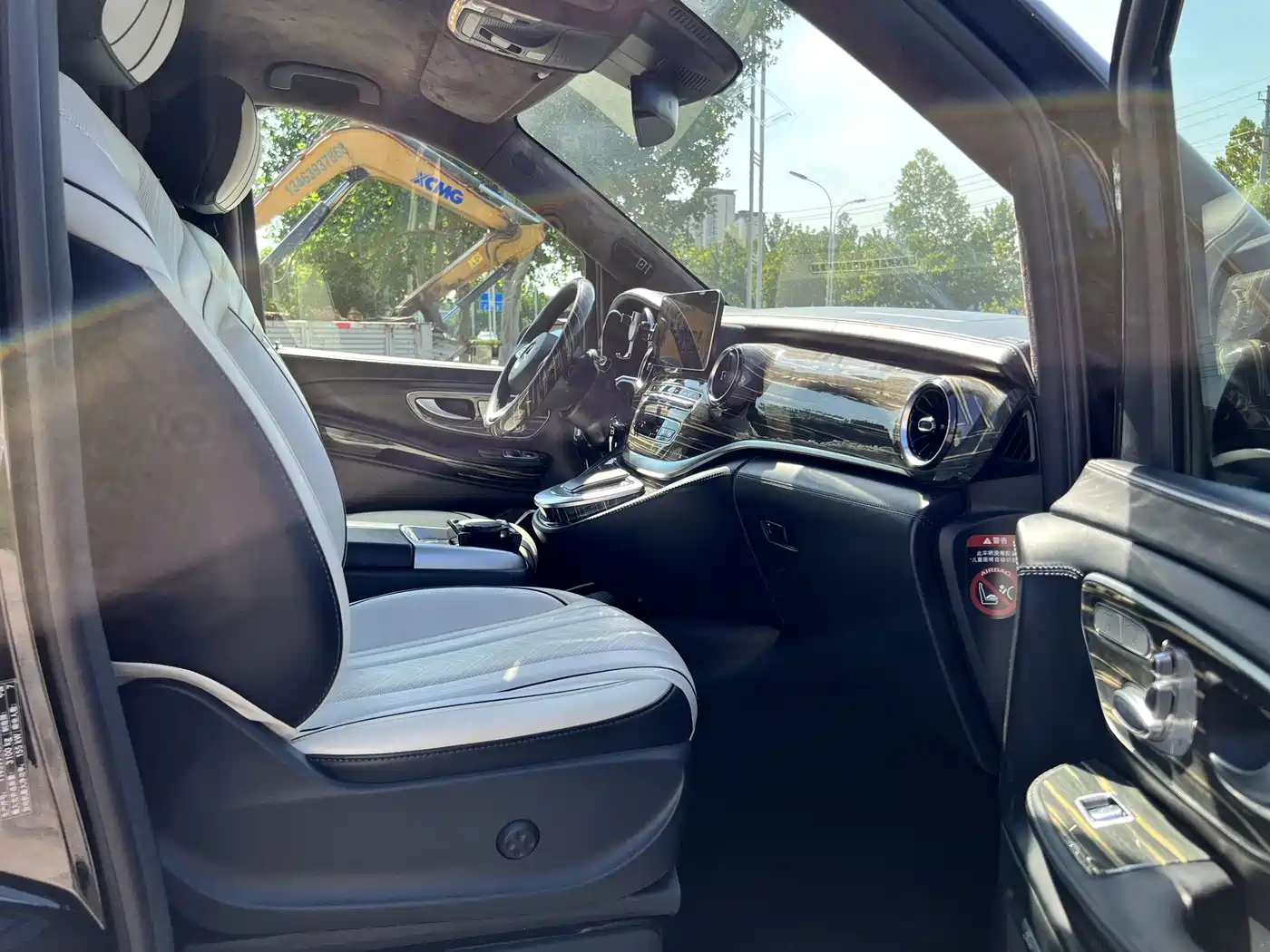 Mercedes-Benz V-Class 2020 Model V 260 L Long Wheelbase Luxury фото 10
