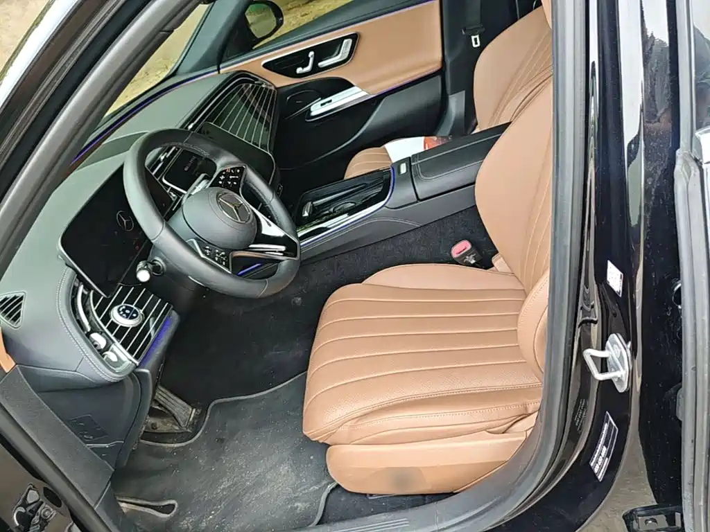 Photo 15 - Mercedes-Benz E-Class