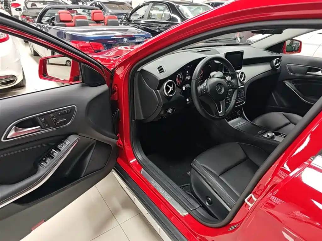 Mercedes-Benz GLA 2016 GLA 200 Dynamic фото 16