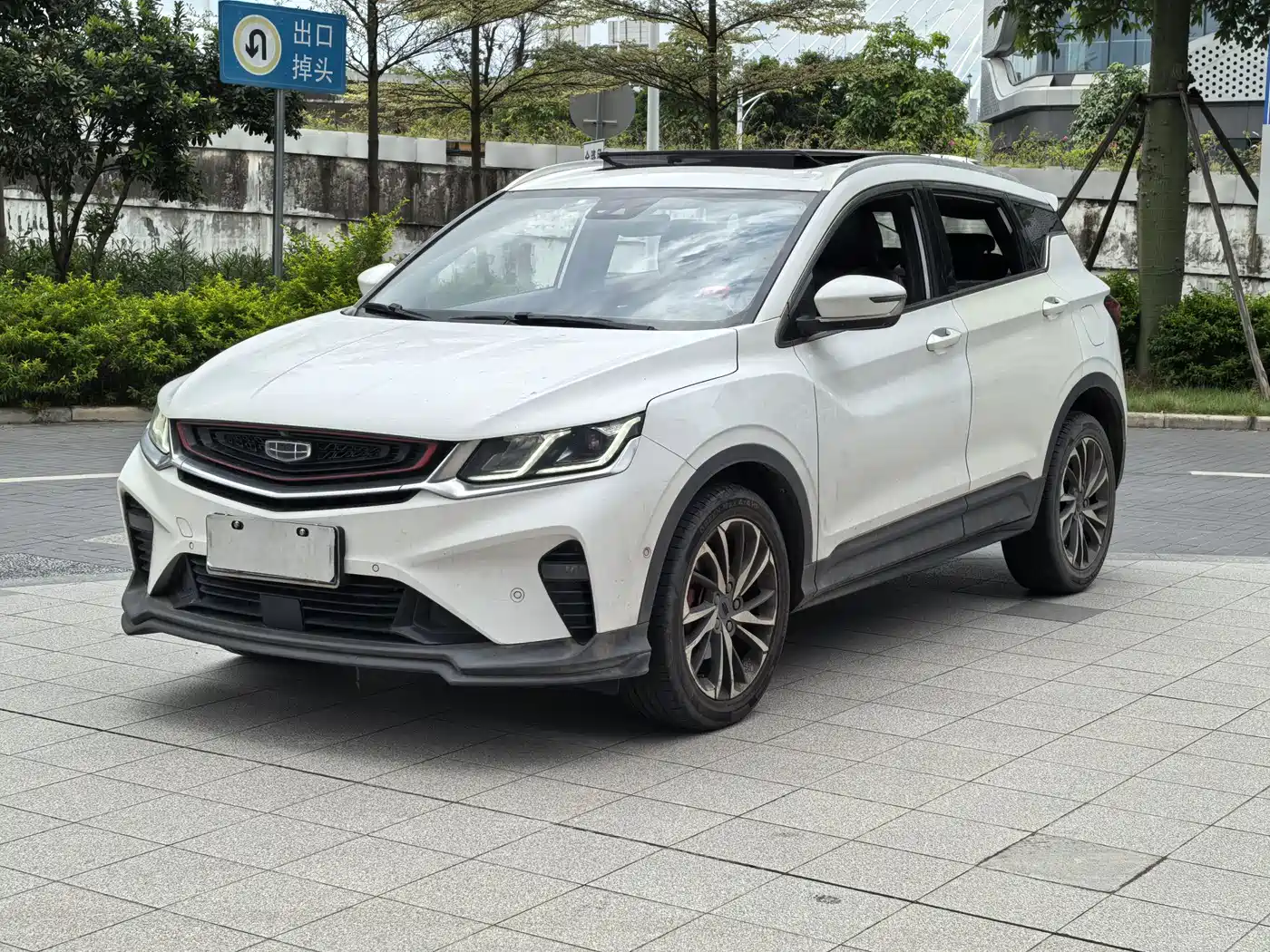 Фото 1 - Geely Binyue