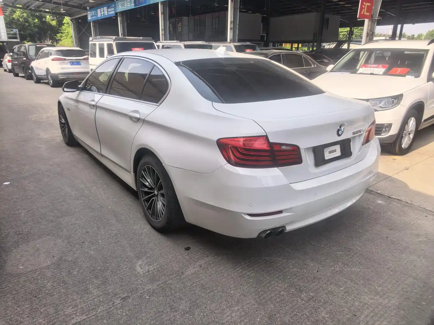BMW 5 Series 2014 525Li Leading фото 10