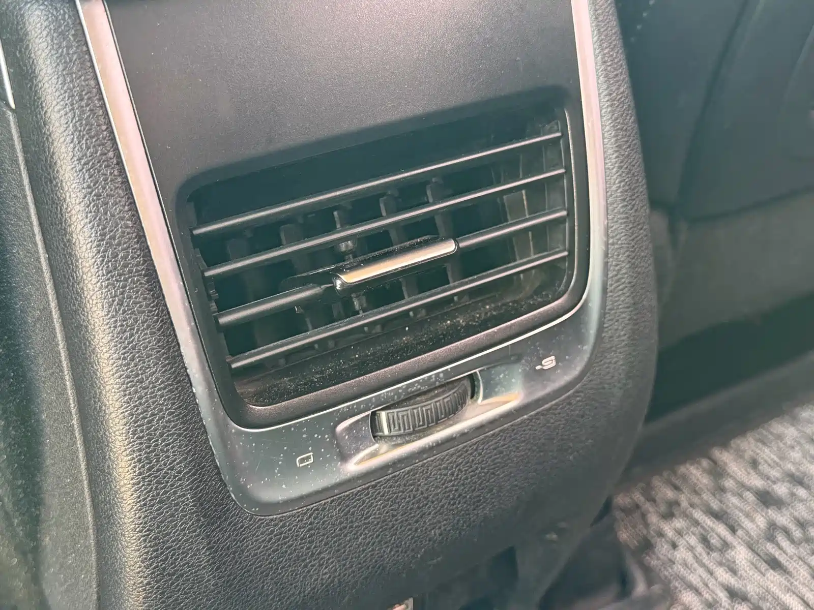 Photo 8 - Geely Atlas